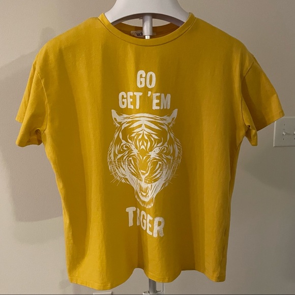 Go get em tiger graphic tee - Picture 2 of 5